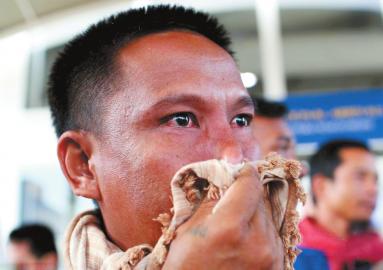 中国船员被索马里海盗劫持长达4年半后获救