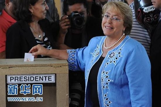贵人多忘事? 智利女总统投票时丢三落四