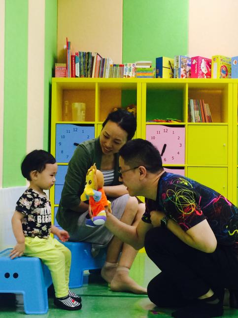快乐可可狮联合早教中心 打造分月龄早教课程
