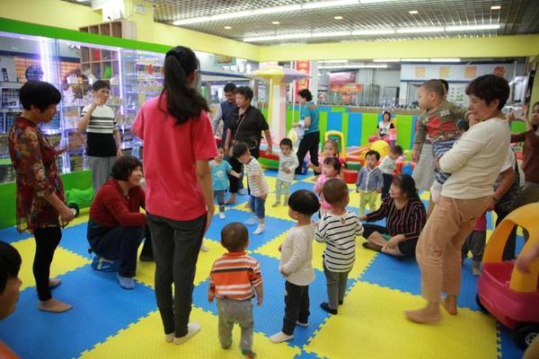 快乐可可狮联合早教中心 打造分月龄早教课程