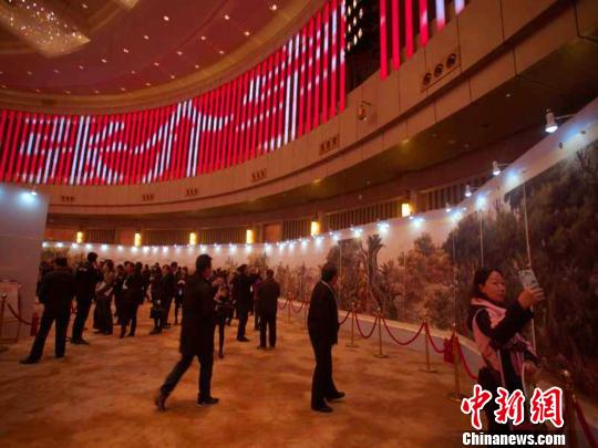 70米巨幅国画《胡杨礼赞》山西展中华民族精神