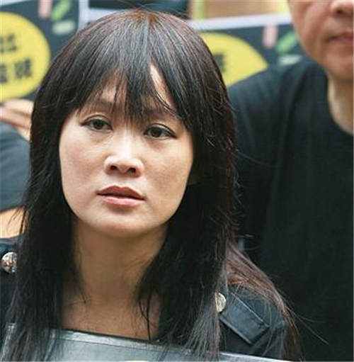 “古典美人”梁小冰当街追骂大婶,真人真事