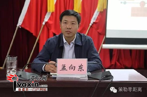 县委副书记,纪检委书记孟向东主持了汉语场宣讲,政府副县长吾尔尼沙