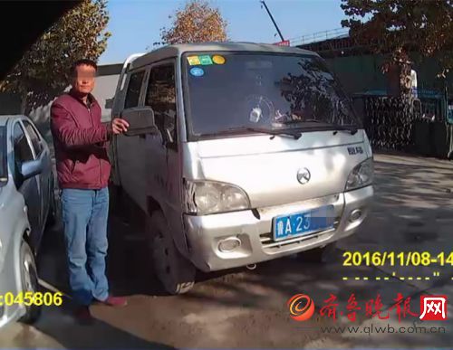 济南:开车低头看微信 撞到路边行人浑然不觉 肇