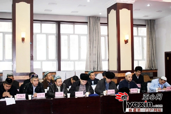 自治区团委、青联选派伊斯兰教青年爱国宗教人士赴内地 学习考察人员座谈会现场。