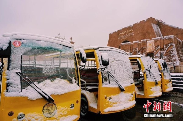 新疆南部多地迎首场降雪 喀什部分航班受天气