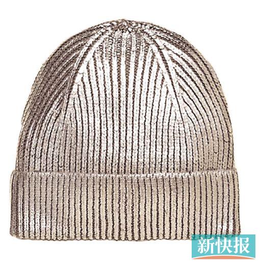 ▲ZARA金属色针织帽,高调突出的颜色设计让你成为街头最潮的那一位。