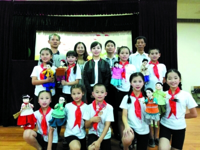 翔安内厝中心小学上央视表演掌中木偶戏。