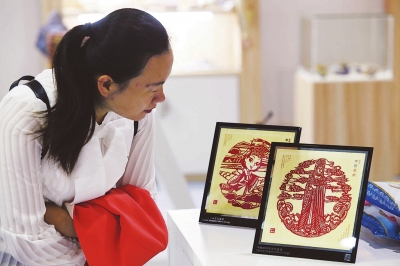 妈祖文化创意与传统的剪纸技艺相结合，很有观赏性。