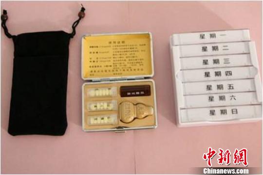 为老干部定制的急救和每日服药盒。　温蒙 摄