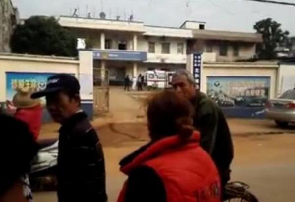 广东一男子在派出所持刀捅伤副所长 曾有盗窃前科