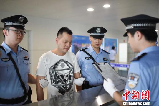 江苏警方赴泰国猎狐:非法集资受害人逾万 卷