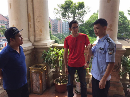 福州市对湖派出所英语警务小组深受外国友人