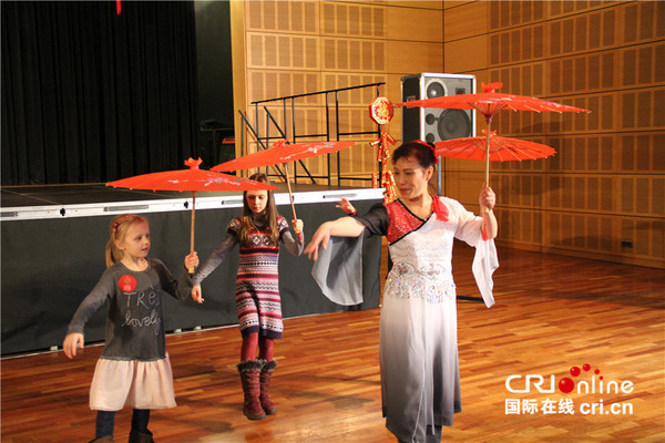 乐春节 聚焦本土化 推动春节文化在海外落地生根