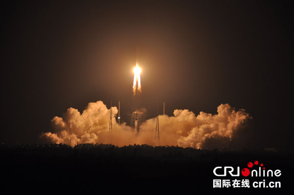 11月3日晚,长征五号大推力运载火箭在文昌航天发射场成功发射。
