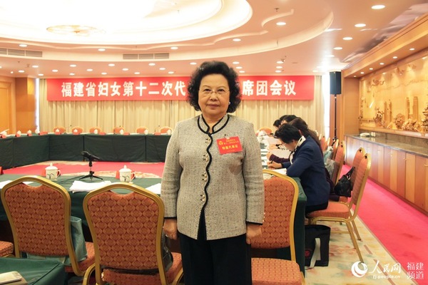 香港福建社团联会的副主席、香港妇女会的主任柯达权