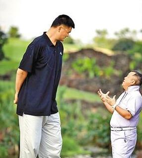 坐在周星驰自行车后座的人到底是谁?