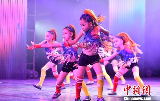 第二届海峡两岸青少年街舞展演福州举行 中国