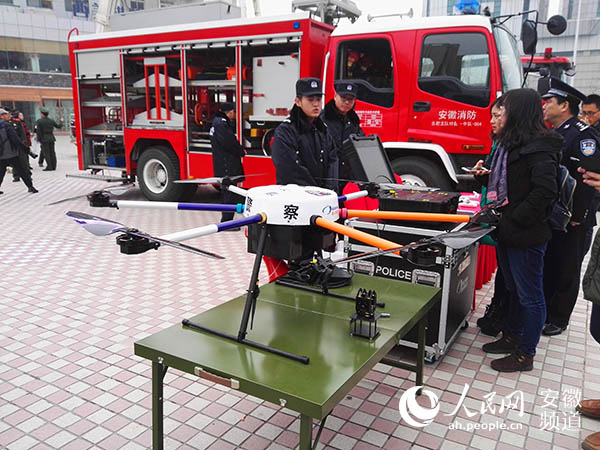 可投放15公斤物品的大型无人机