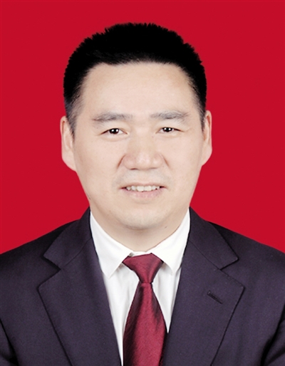 杨华同志简介