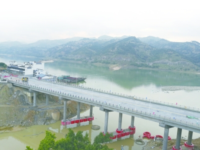 重建的溪口大桥正式通车后，闽清县城交通条件大为提升。