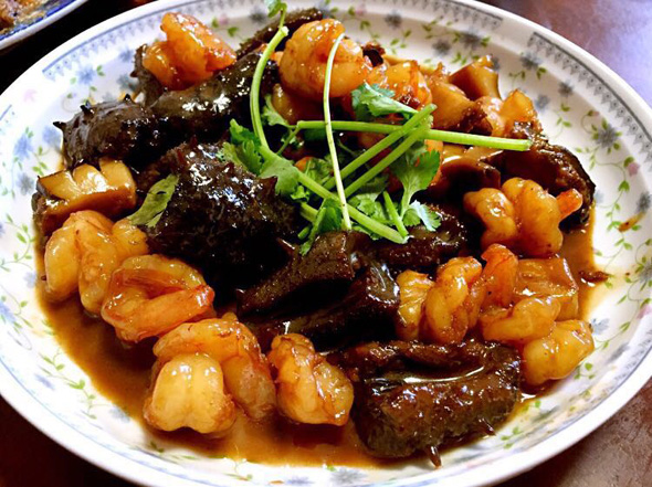 　　大连特色菜&mdash;&mdash;海鲜全家福。