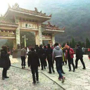 华山景区年接待游客量_2017年华山综合收入(2)