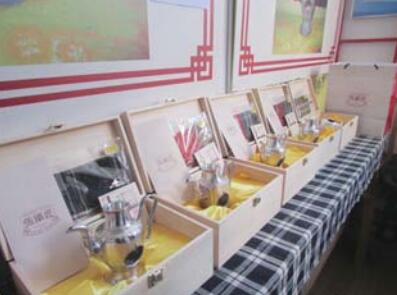 沙河镇张铁匠村锡壶。