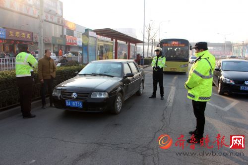 济南:无证驾驶套牌车 驾驶员面临扣车罚款处罚