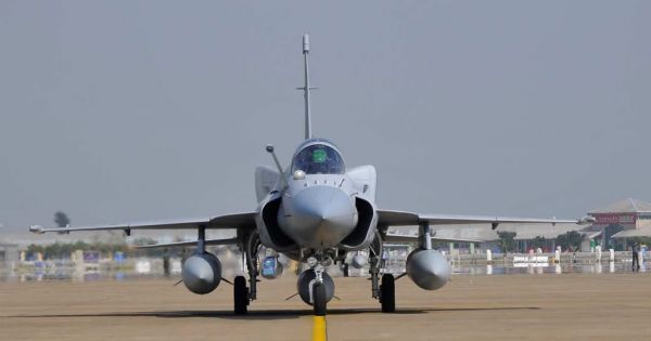 巴基斯坦接收16架新型雷电战机 感谢中国帮