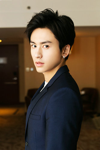 既是演员又是歌手!张哲瀚献唱电视剧主题曲