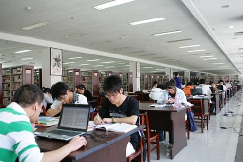 我国首次大学生情感素质调查: 男女生存结构性