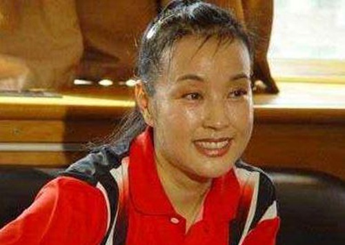 2003年8月17日,刘晓庆获得姜文帮助保释出狱,终于熬过了自己422天的