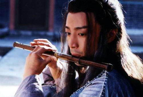 里的罗湛,以及《流星蝴蝶剑》里的律香川,《少年 有一个古装男演员