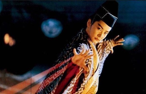 女星女扮男装古装造型:杨幂毁在发际线 林青霞