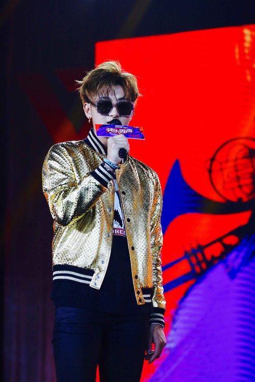 快男发布李莎旻子亮相 黄子韬:不懂韩国歌为何