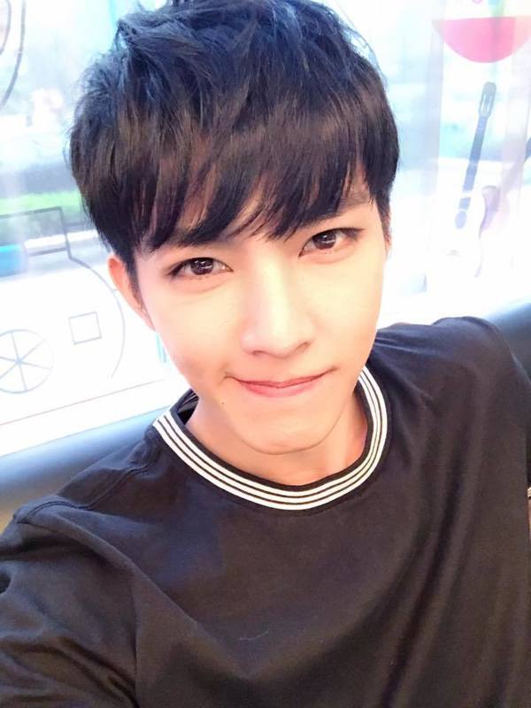 炎亚纶正在访道中提到本人的性背,"我会帮他启认性背,跟我是否是腐女