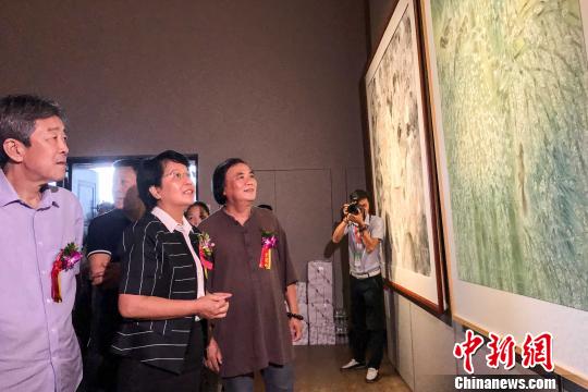 第五届海南省优秀美术作品展开展 上百件优秀作品亮相