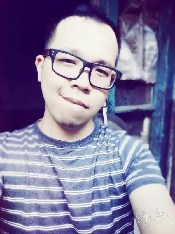 圖為自稱美國人的網友曬出的個人照片