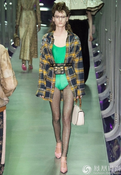 看过那么多女明星街拍 依然只服高圆圆