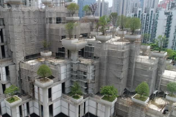 上海苏州河边现震撼建筑 网友：古巴比伦空中花园？