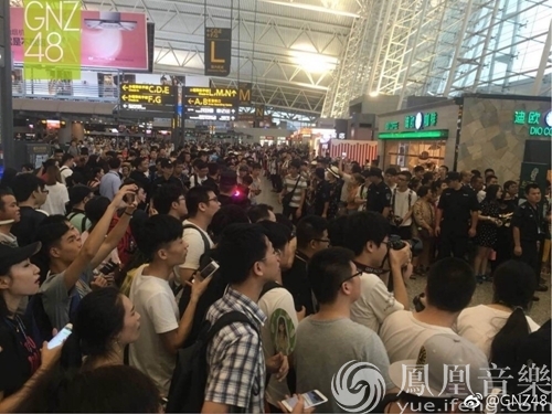 吾家有女初养成 相送偶像齐出征