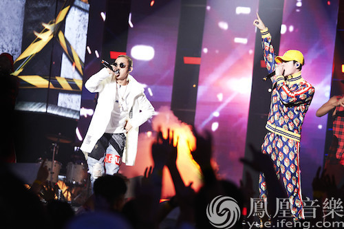 GAI携手王嘉尔燃炸舞台 对唱《Papillon》力压