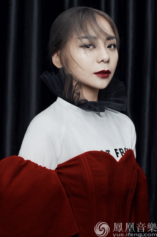 金玟岐秋日EP《偶像》连破纪录 走心创作感动