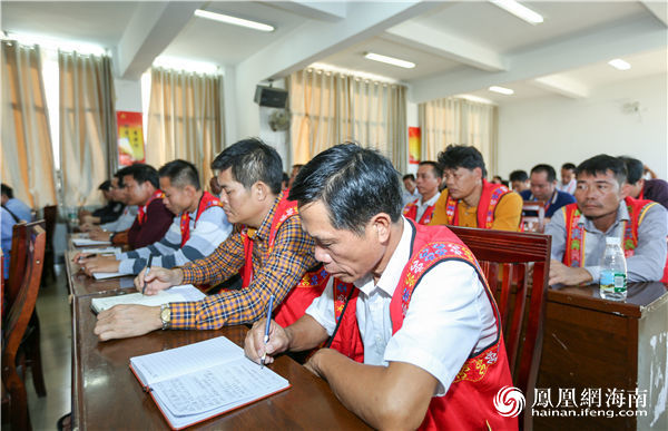 镇宣讲党的十九大精神:贯彻落实新发展理念推