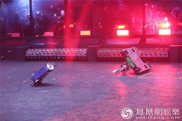 《铁甲雄心》掀中国机器人热潮 打造防弹战斗舱