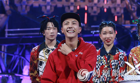 陈伟霆《热血街舞团》海草舞燃爆全场 单手倒