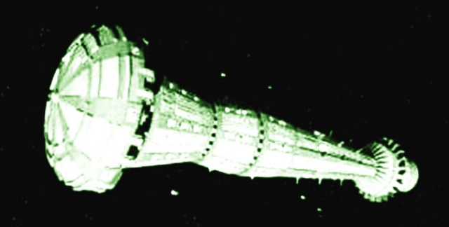 

神秘来客！长条船形物体笔直冲向太阳
