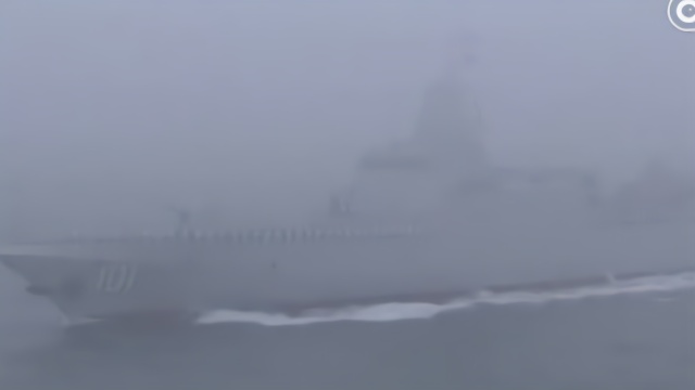 现场视频！“万吨大驱”南昌号导弹驱逐舰接受检阅
