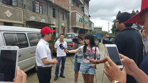 金鼎集团福州分公司为闽侯贫困村民捐资献物_